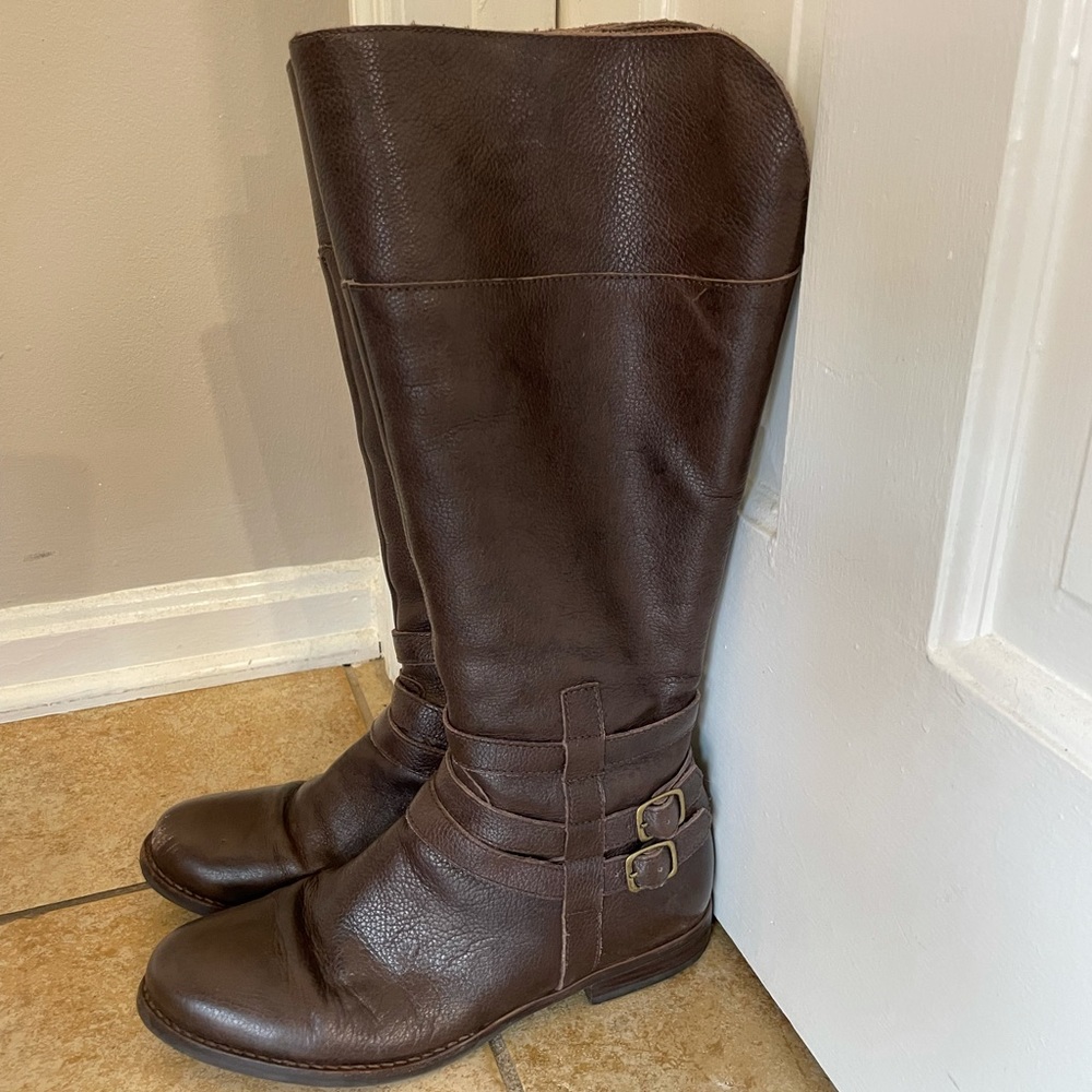 Knee high brown leather boots *wide calf*